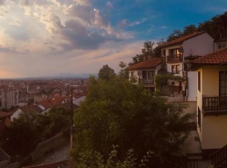 Oda Guesthouse Призрен Экстерьер фото