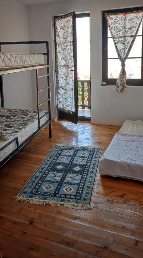 Oda Guesthouse Призрен Экстерьер фото